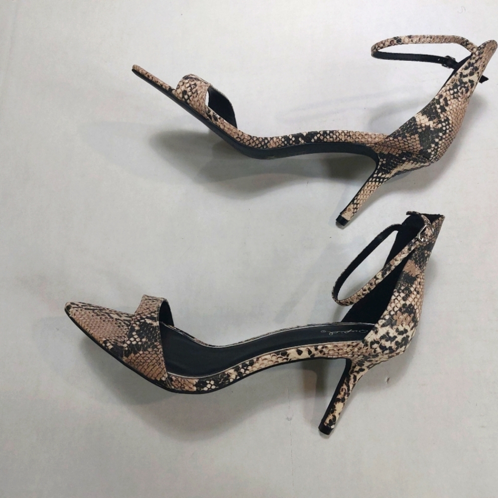 Snake skin color high heel shoes size 10M